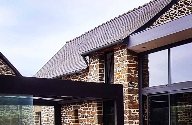 House full of charm near the corsair city, jacuzzi under glass roof