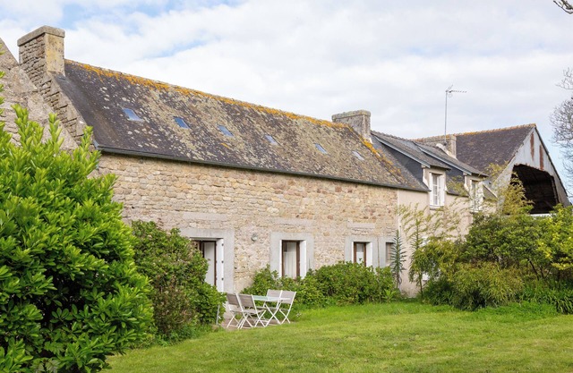 House 'Hortensias - Beach 5min by Car' with Private Terrace and Private Garden