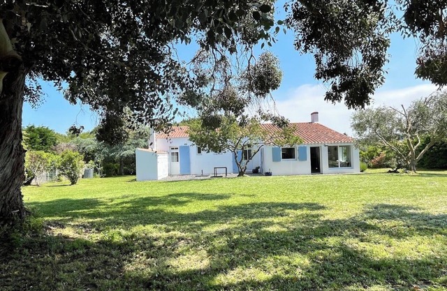 House ile d'yeu sleeps 10 garden 1200 sqm