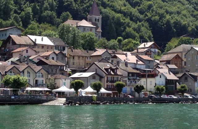 House in a fishermen's village, uninterrupted view of the Lake Geneva