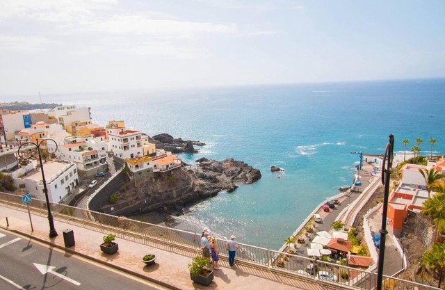 House in Puerto Santiago, to the beach 100 meters !!!