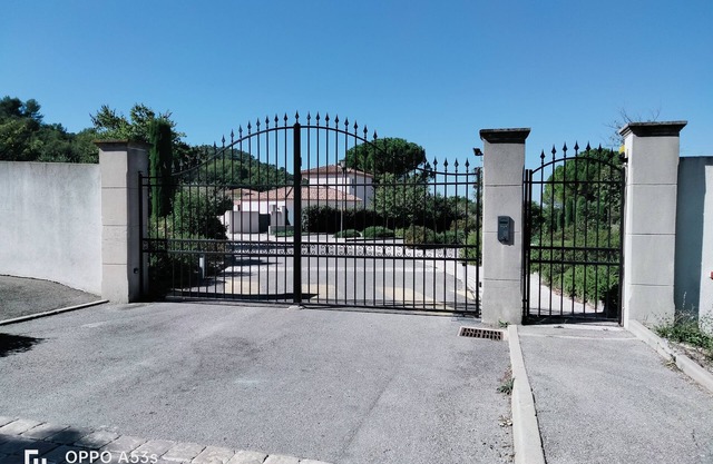 House in the Aix countryside