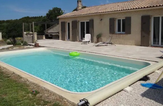 HOUSE IN THE COUNTRYSIDE IN QUIET VENELLES 8 KM AIX EN PROVENCE