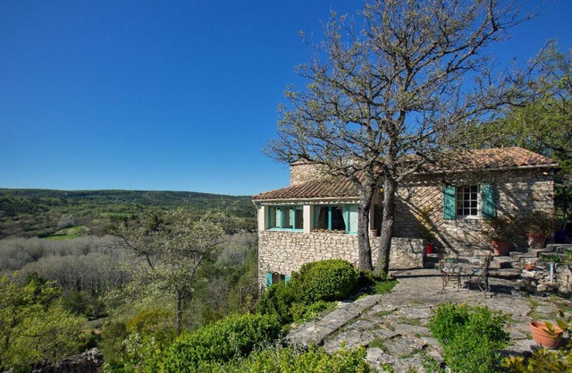House in the heart of the scrubland near Walls and other perched villages of the Luberon