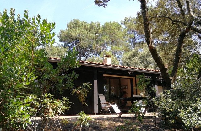 House in the pines 300 m from the lake and 5 km from the ocean