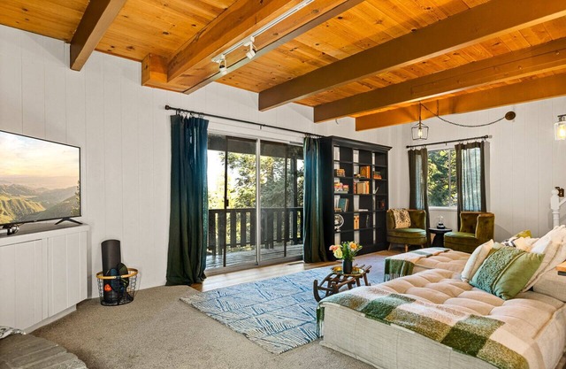 House In the woods with breathtaking mountain views