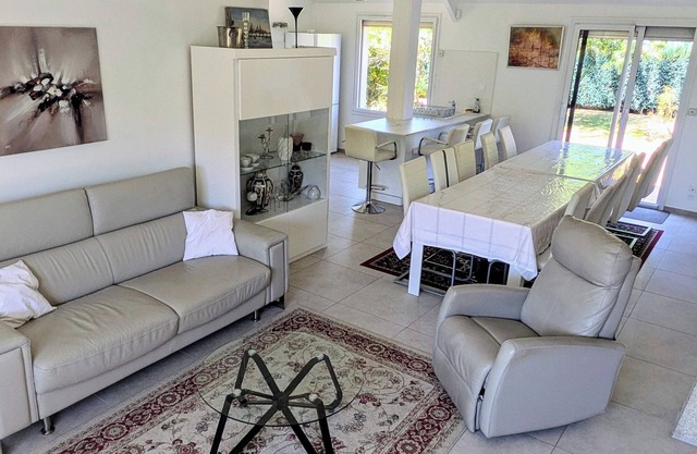 House large spaces 8 people, family, garden