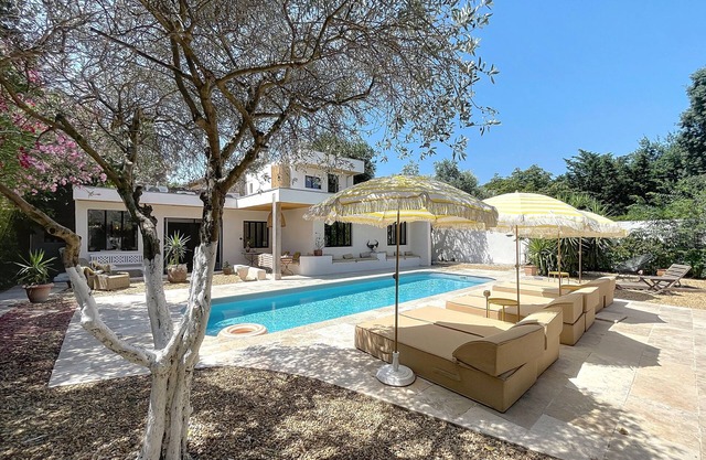 House N8 Arles - 5mns from the center, seasonal rental in a relaxing setting!