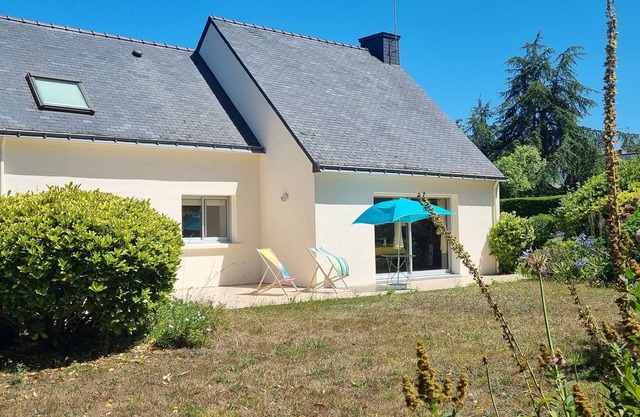 House near the beach, quiet, with garden