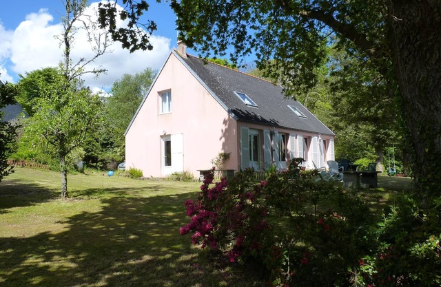 House near the sea with 2500m2 garden