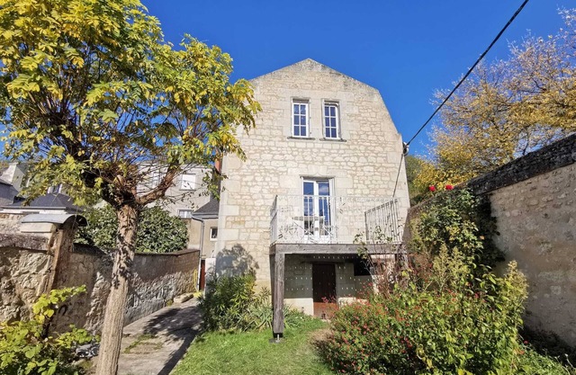 House near town center with garden and terrace