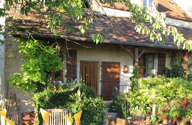 HOUSE OF EXCEPTION IN BURGUNDY / HEATED POOL