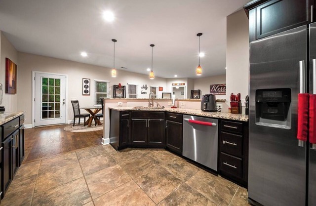 House of Peace-Close to Downtown 8mi w/ Jacuzzi