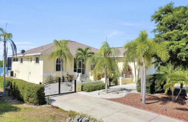 House on Matlacha Pass with pool, hot tub, kayak dock & 12k lb boat lift!