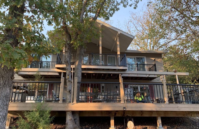 House - On quiet cove at the LAKE- Sleeps 10 - 5 BR/5BA