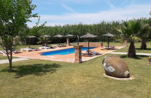 House overlooking the pool, ideal for families.