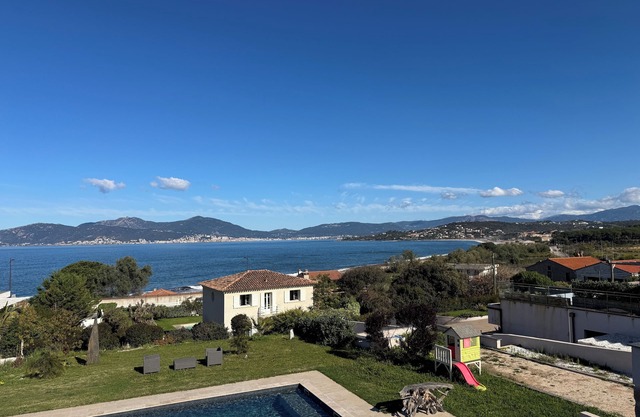 House Pietrosella Sea view 50 m from the beach