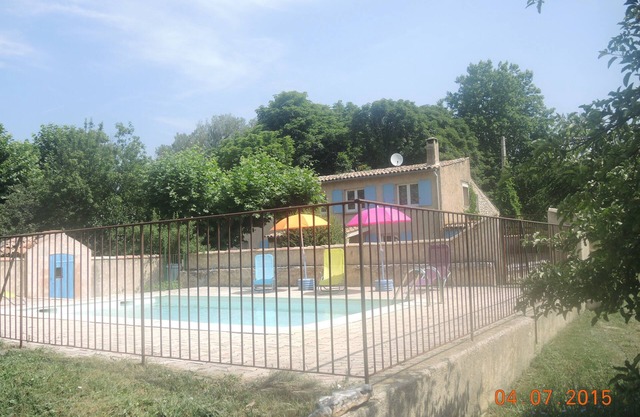 House, private pool, at the foot of Mont Ventoux between Sault and Monieux