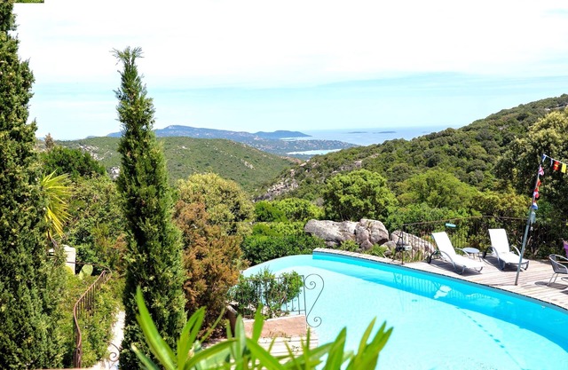 HOUSE & PRIVATE SWIMMING POOL SEA VIEW very quiet
