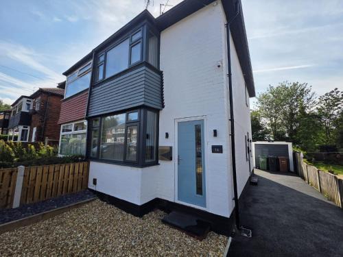 House - Sleeps 4 - Parking - Garden - City Centre