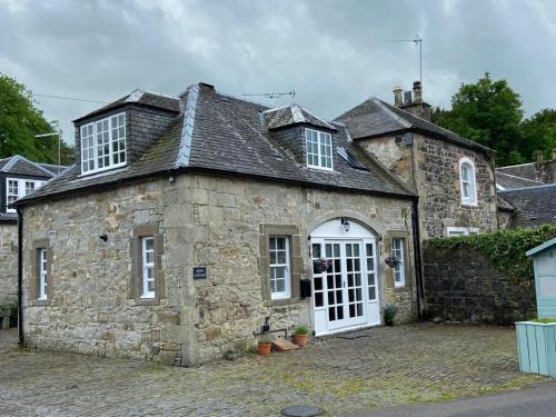 House - Sleeps 4 Pet Friendly & Free Parking