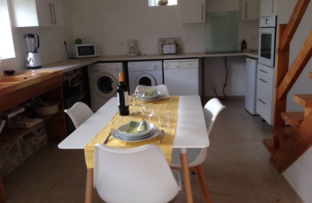 House - Sleeps 4 with Log Burner & Pet Friendly