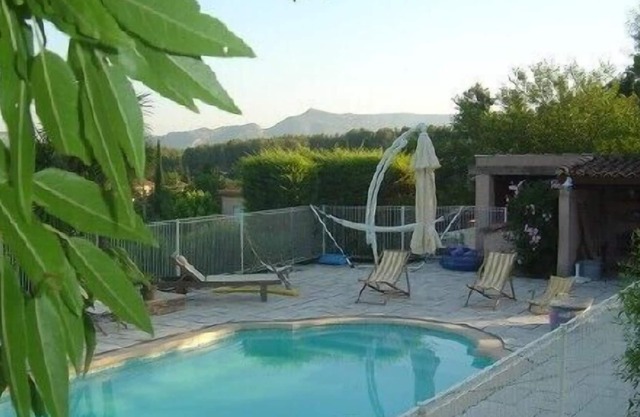 House very calm, accés SWIMMING POOL, between Cassis and Aix en Provence, cleared View