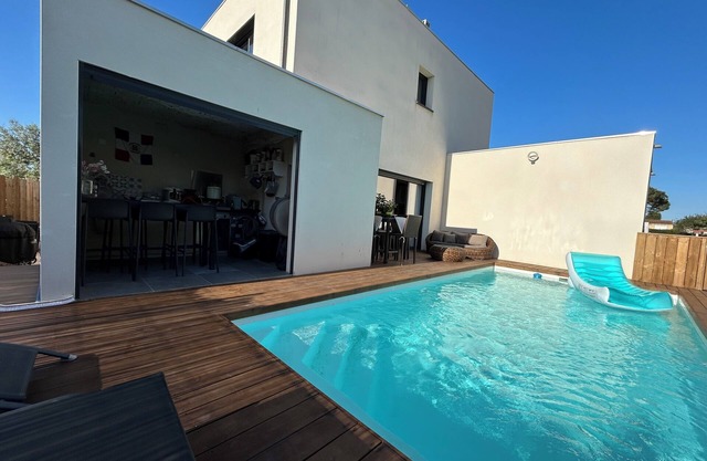 House with private villa, beach 400 metres away