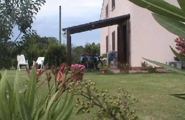 HOUSE WITH GARDEN 4 KM FROM THE SEA