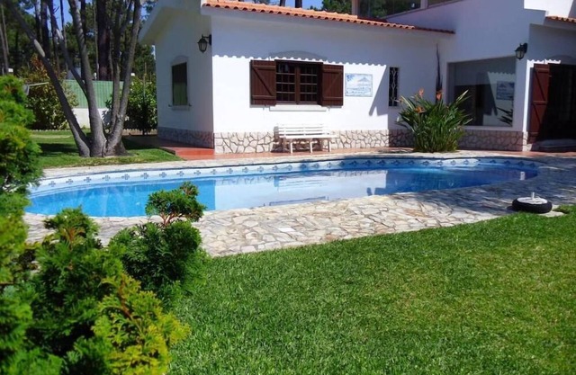 House with garden and swimming pool (5 Kms from the beach and 3 km from the Golf)