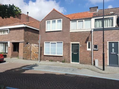 House with garden in the center close to the sea and Amsterdam