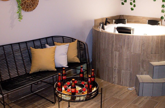 House With Jacuzzi's In Laureles Near 70 & Stadium