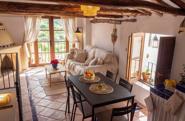 House with lake view in idyllic Restabal