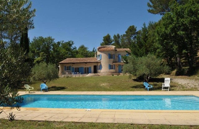 House with large swimming pool. Peace and quiet in the middle of 2 hectares