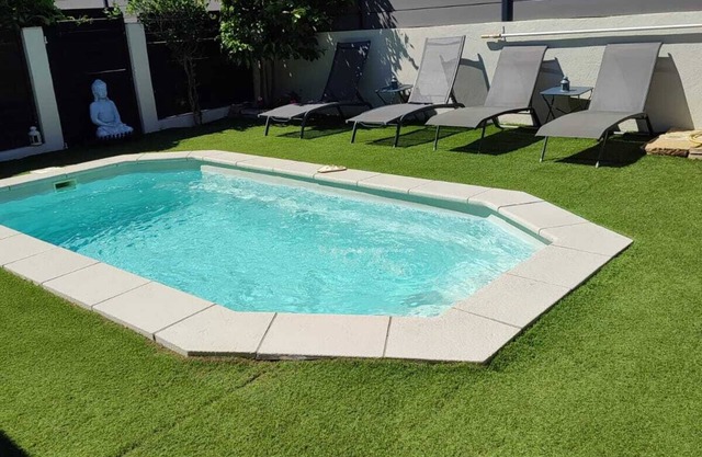 house with pool in beausset