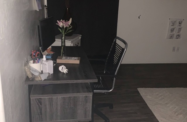 House with room for rent with pool table