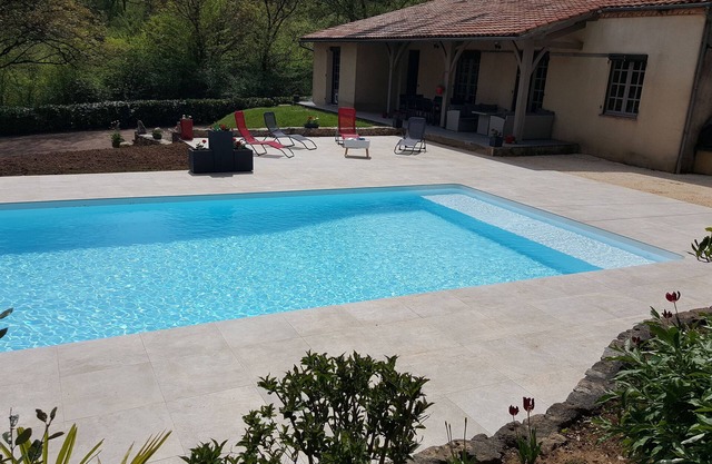 house with simpat pool for rent