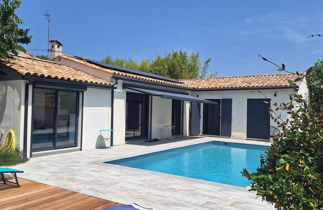 House with swimming pool in Provence at the gateway to the Luberon