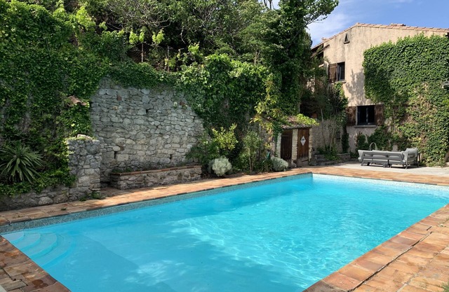 House with swimming pool in Drôme Provençale