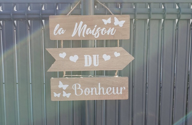 House with swimming pool and garden, 4 mins walk from the beach, 6 people, 3 beds