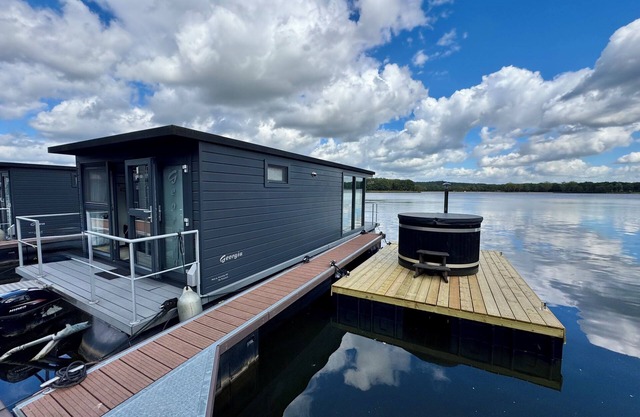 Houseboat Marina Mookerplas 4-6 persons (with Hottub)