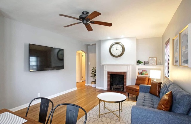 Housepitality - The Ballard - Oakley 3 Bedroom