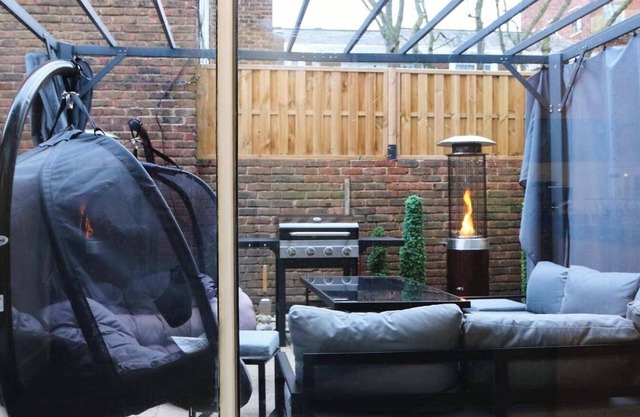 HouseSleep14-FreeP-Garden-Bbq-Patio-PoolTable