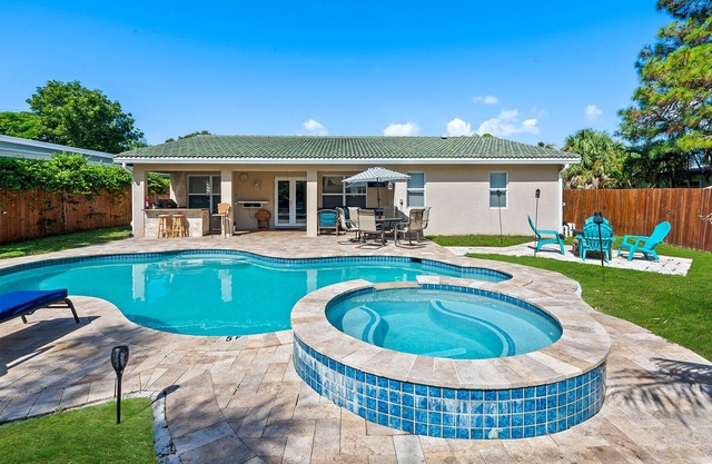 HTD,Pool/Outdoor Kitchen. 4 min to Beach