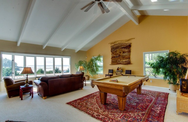 Huge Beachfront Home, Jaw-Dropping Views, Hot Tub, Rare Privacy - Dogs OK