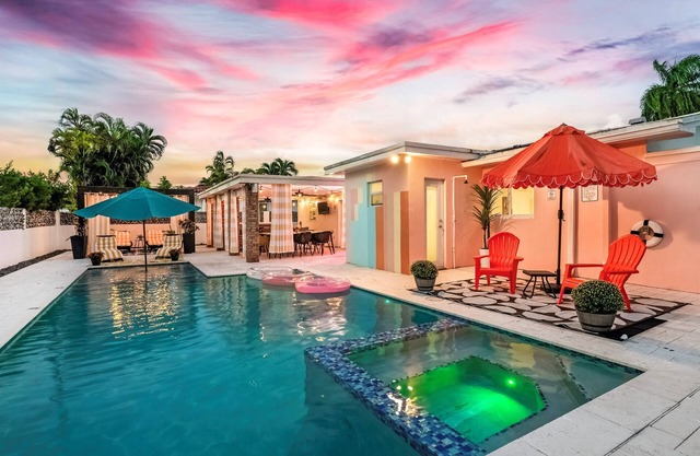 Huge heated pool, spa & Grill.12 mins to Brickell.