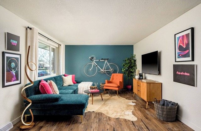 ~Huge Hot Tub~Theater/Game Room~Family Friendly~Private Backyard Oasis~Fire Pit~