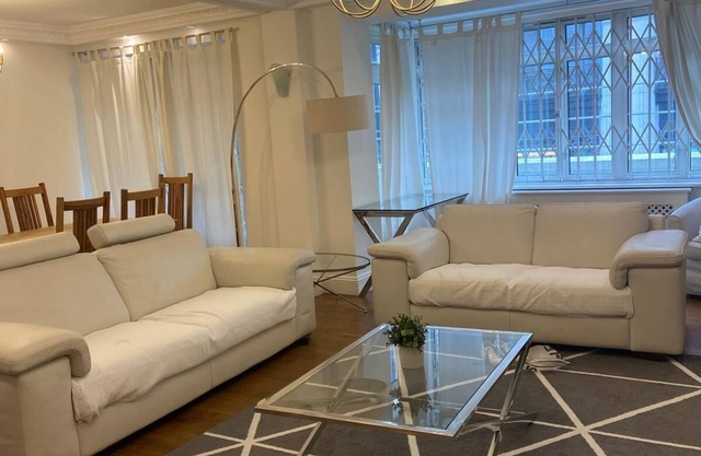 Huge Hyde Park apartment of ca. 300 sqm