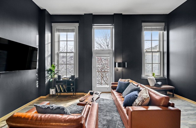 Huge King Bed Loft Downtown - Balcony - Grocery - Brewery - Court Ave Nightlife