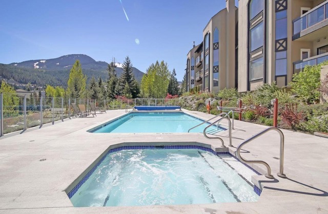 Huge New MountainView Patio, Spacious Ground Flr Corner Unit, Sleeps 8, Pool/Spa